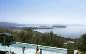 Pool mit Blick zum Lago Trasimeno